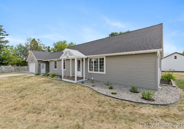 Photo 3 of Single family home for sale at 918 Emerald Cir, Lake Odessa, MI 48849 | MLS# 65026038641 | Listing updated on 2026-08-06