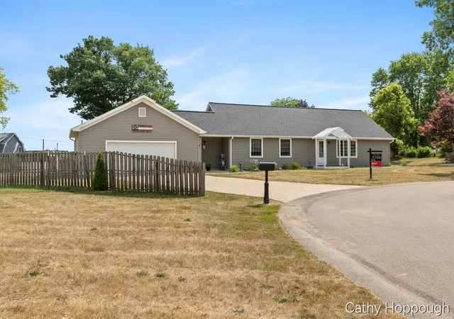 Photo 3 of Single family home for sale at 918 Emerald Cir, Lake Odessa, MI 48849 | MLS# 65026038641 | Listing updated on 2026-08-06