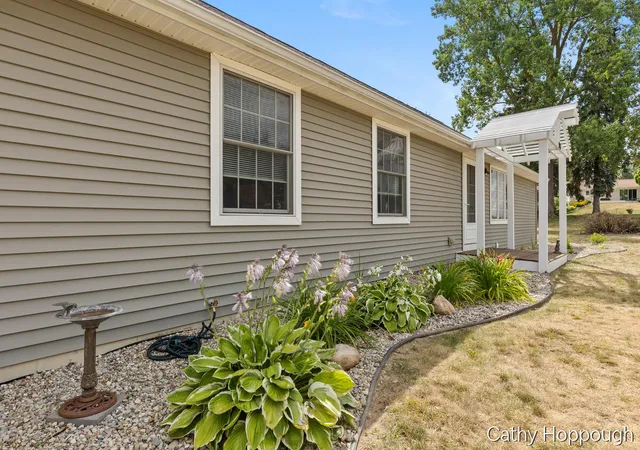 Photo 4 of Single family home for sale at 918 Emerald Cir, Lake Odessa, MI 48849 | MLS# 65026038641 | Listing updated on 2026-08-06
