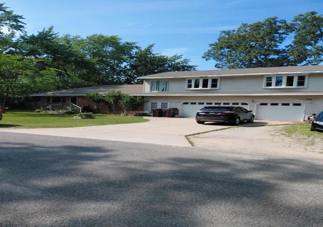 Photo 1 of Single family home for sale at 1670 Vine Ave, Muskegon, MI 49442 | MLS# 71026038723 | Listing updated on 2026-08-27