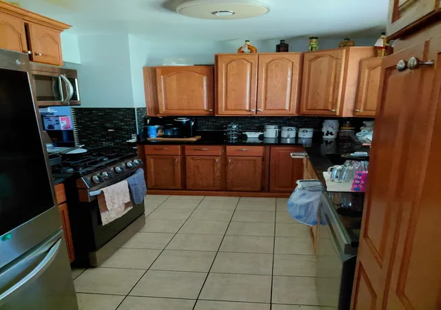 Photo 4 of Single family home for sale at 1670 Vine Ave, Muskegon, MI 49442 | MLS# 71026038723 | Listing updated on 2026-08-27
