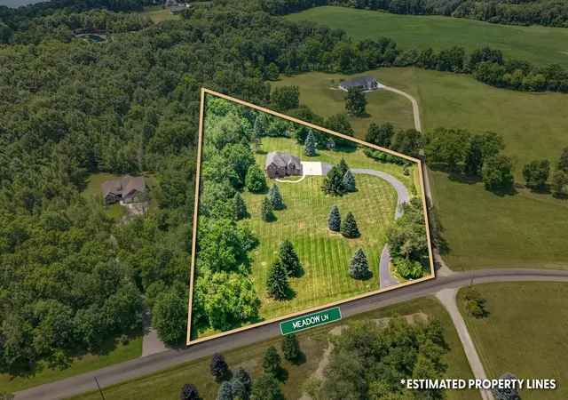 Photo 2 of Single family home for sale at 1230 Meadow Ln, Hillsdale, MI 49242 | MLS# 53026038701 | Listing updated on 2026-08-11