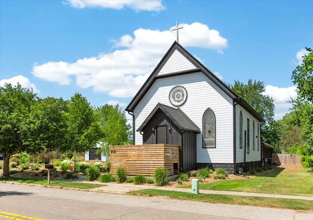 Photo 1 of Single family home for sale at 208 N Cleveland Ave, Galien, MI 49113 | MLS# 69026038609 | Listing updated on 2026-08-25