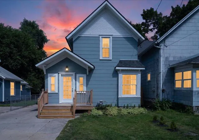 Photo 2 of Single family home for sale at 213 N Pleasant St, Jackson, MI 49202 | MLS# 55026038624 | Listing updated on 2026-08-19