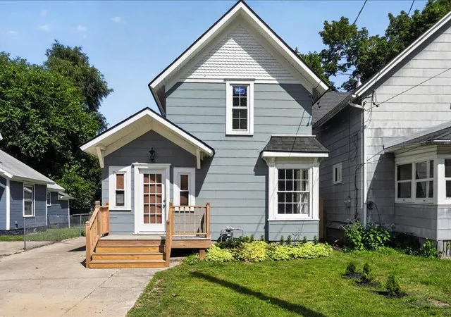 Photo 4 of Single family home for sale at 213 N Pleasant St, Jackson, MI 49202 | MLS# 55026038624 | Listing updated on 2026-08-19