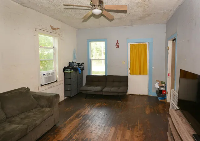 Photo 3 of Single family home for sale at 410 N Lagrave St, Paw Paw, MI 49079 | MLS# 69026038758 | Listing updated on 2026-09-09