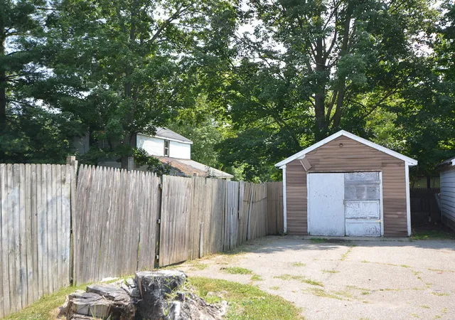 19th image of 212 N Brown St, Paw Paw, MI 49079 | MLS# 69026038755