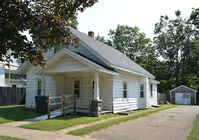 1st image of 212 N Brown St, Paw Paw, MI 49079 | MLS# 69026038755