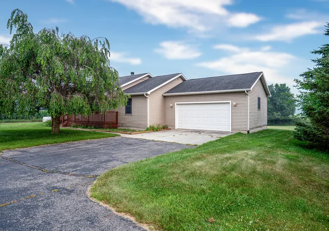 Photo 5 of Single family home for sale at 5967 Nichols Rd, Mason, MI 48854 | MLS# 65026038666 | Listing updated on 2026-08-29