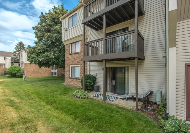 1st image of 30078 W 12 Mile Rd #99, Farmington Hills, MI 48334 | MLS# 81026038625