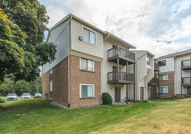 3rd image of 30078 W 12 Mile Rd #99, Farmington Hills, MI 48334 | MLS# 81026038625