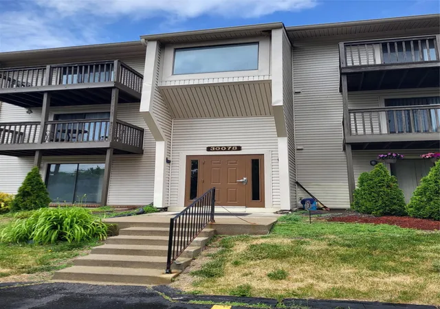 4th image of 30078 W 12 Mile Rd #99, Farmington Hills, MI 48334 | MLS# 81026038625