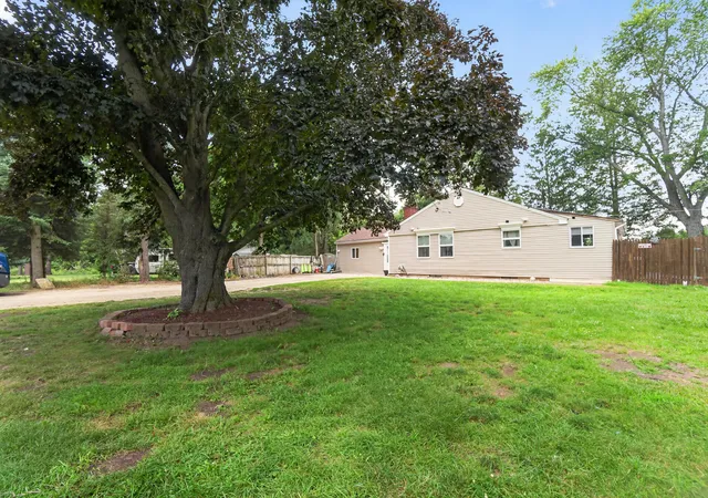 Photo 1 of Single family home for sale at 6140 Pinckney Rd, Pinckney, MI 48169 | MLS# 81026038678 | Listing updated on 2026-08-27