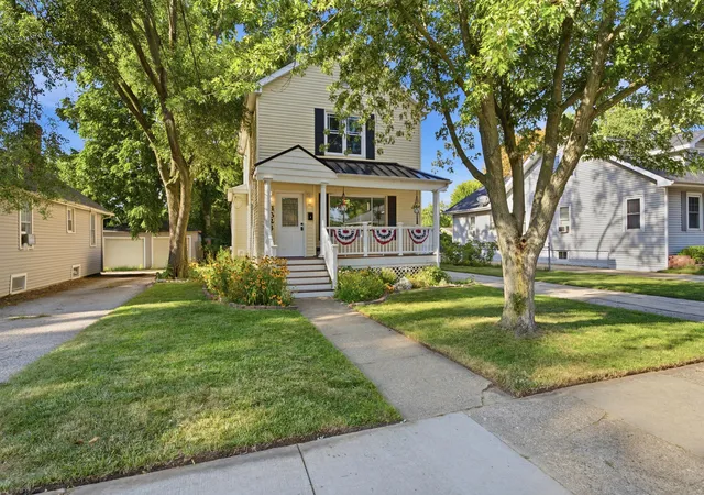 Photo 2 of Single family home for sale at 1323 Wolcott Ave, Saint Joseph, MI 49085 | MLS# 69026038658 | Listing updated on 2026-09-04