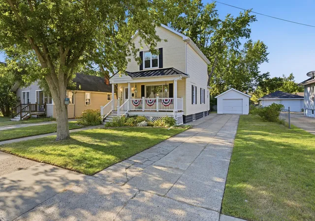 Photo 3 of Single family home for sale at 1323 Wolcott Ave, Saint Joseph, MI 49085 | MLS# 69026038658 | Listing updated on 2026-09-04