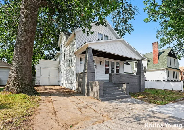 Photo 3 of Single family home for sale at 19 Irwin Ave, Muskegon, MI 49442 | MLS# 65026038765 | Listing updated on 2026-07-29