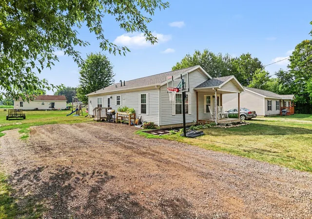 Photo 2 of Single family home for sale at 715 N Washington St, Tekonsha, MI 49092 | MLS# 68026038769 | Listing updated on 2026-08-06