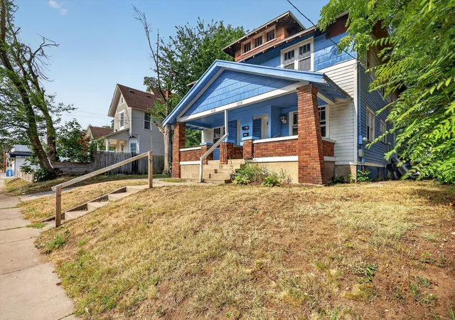 Listing Photo 2 - Condo for sale in building located at 1655 Madison Ave SE, Grand Rapids, MI 49507