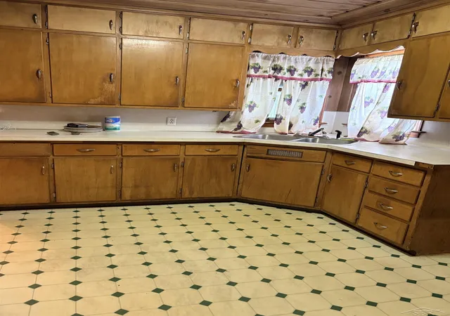 Photo 4 of Single family home for sale at 354 S 30th Street, Saginaw, MI 48601 | MLS# 61050216335 | Listing updated on 2026-07-30