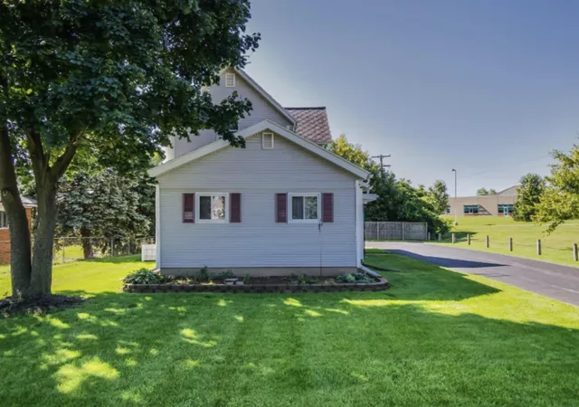 Listing Photo 2 - Condo for sale in building located at 2708-2710 44th St, Grand Rapids, MI 49512