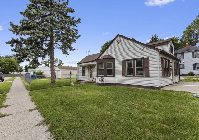 Photo 3 of Single family home for sale at 20875 Elroy Ave, Warren, MI 48089 | MLS# 53026038796 | Listing updated on 2026-09-18
