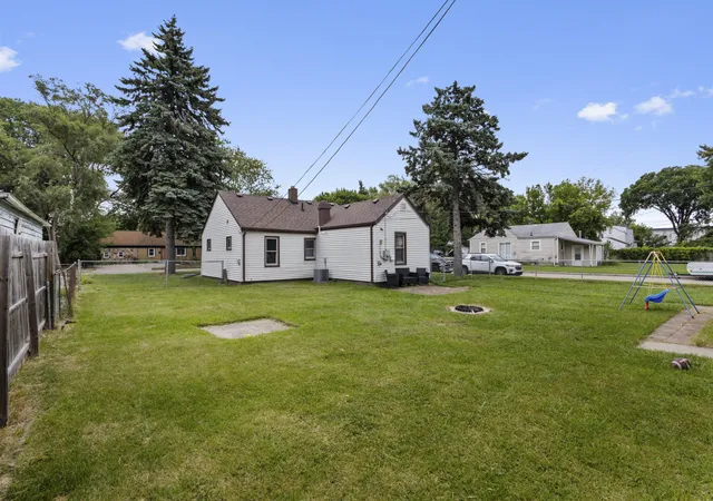 Photo 3 of Single family home for sale at 20875 Elroy Ave, Warren, MI 48089 | MLS# 53026038796 | Listing updated on 2026-09-18