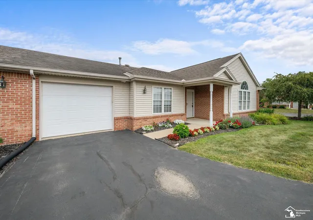 Listing Photo 3 - Condo for sale in building located at 2412 Sutton Dr, Temperance, MI 48182