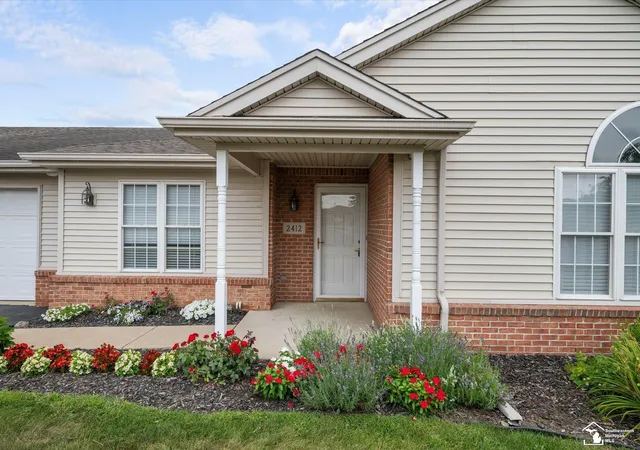 Listing Photo 5 - Condo for sale in building located at 2412 Sutton Dr, Temperance, MI 48182
