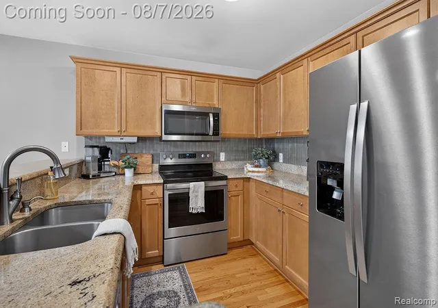 Listing Photo 5 - Condo for sale in building located at 3383 Baldwin Woods Dr, Lake Orion, MI 48359
