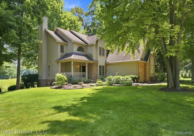 4th image of 8184 Baypointe Dr, Brighton, MI 48114 | MLS# 20261058448