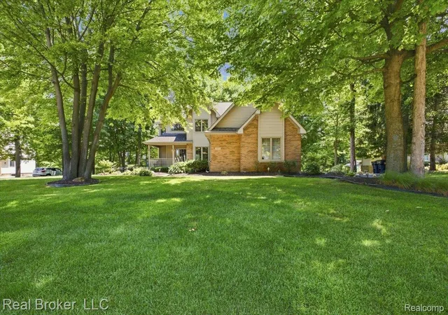 5th image of 8184 Baypointe Dr, Brighton, MI 48114 | MLS# 20261058448