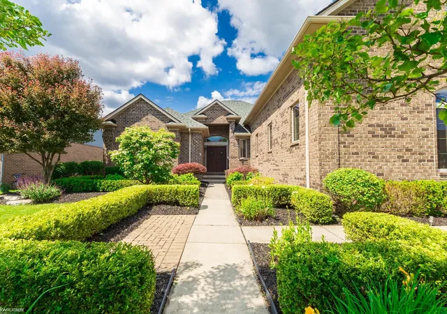 3rd image of 27153 Alderman Ct, Harrison Township, MI 48045 | MLS# 58050216345
