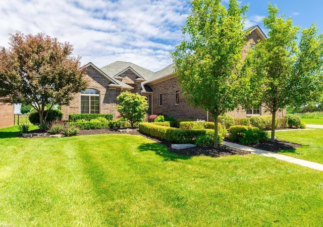 5th image of 27153 Alderman Ct, Harrison Township, MI 48045 | MLS# 58050216345