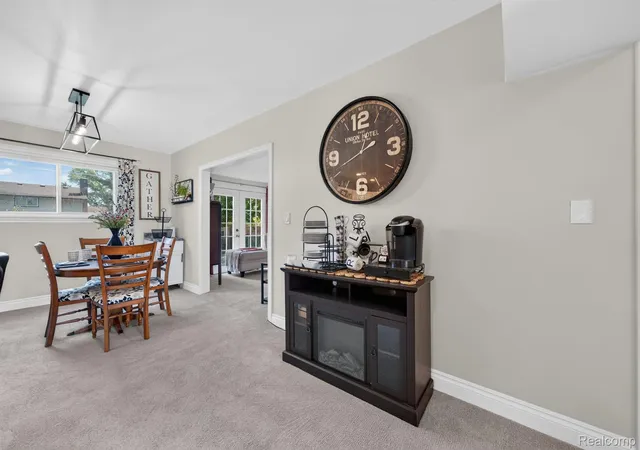 5th image of 693 Hamlet Rd, Auburn Hills, MI 48326 | MLS# 20261058454