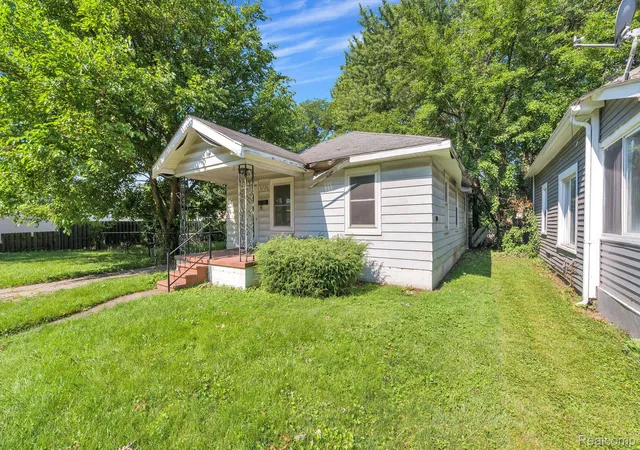 4th image of 5720 Huron St, Dearborn Heights, MI 48125 | MLS# 20261058455