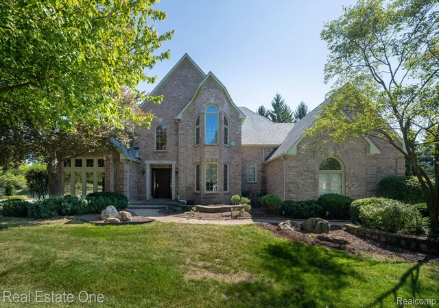 Photo 2 of Single family home for sale at 2038 Haverford Dr, Troy, MI 48098 | MLS# 20261058462 | Listing updated on 2026-09-18