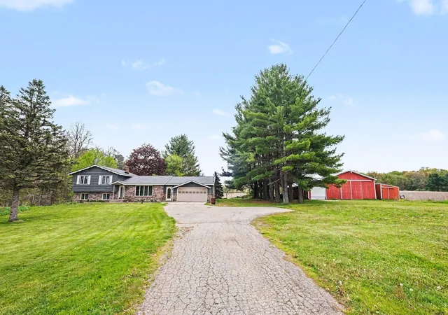 3rd image of 11400 Tefft Ave Ne, Rockford, MI 49341 | MLS# 65026038815