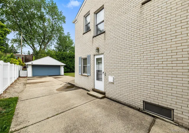 4th image of 1877 Rosemont Rd, Berkley, MI 48072 | MLS# 20261058476