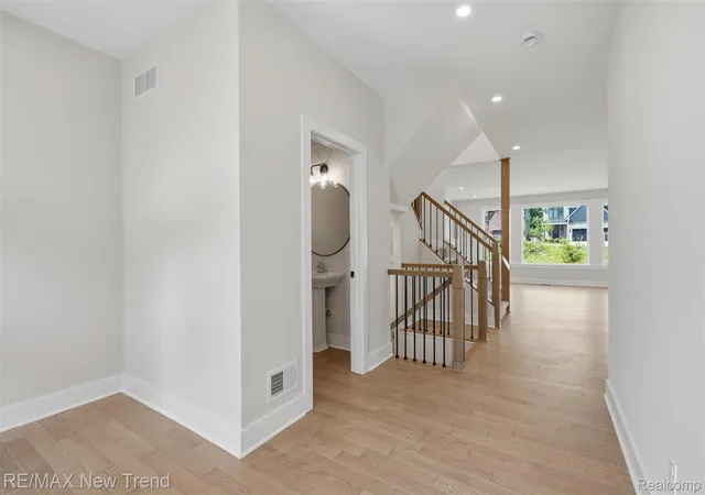 4th image of 203 Mountain View Ln, Milford, MI 48381 | MLS# 20261058478