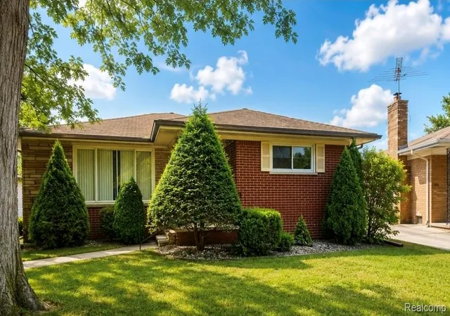 Photo 1 of Sale Pending at 21240 Evergreen St, Saint Clair Shores, MI 48082 | MLS# 20261058481 | Listing updated on 2026-09-16