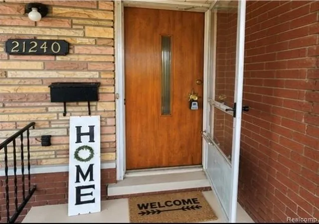 Photo 3 of Single family home for sale at 21240 Evergreen St, Saint Clair Shores, MI 48082 | MLS# 20261058481 | Listing updated on 2026-09-19