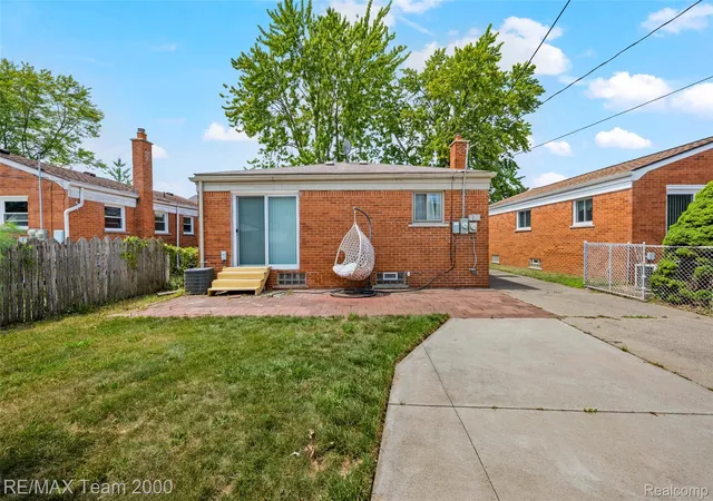 Photo 3 of Single family home for sale at 7050 Berwyn St, Dearborn Heights, MI 48127 | MLS# 20261058480 | Listing updated on 2026-08-03