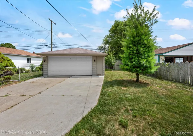 Photo 3 of Single family home for sale at 7050 Berwyn St, Dearborn Heights, MI 48127 | MLS# 20261058480 | Listing updated on 2026-08-03