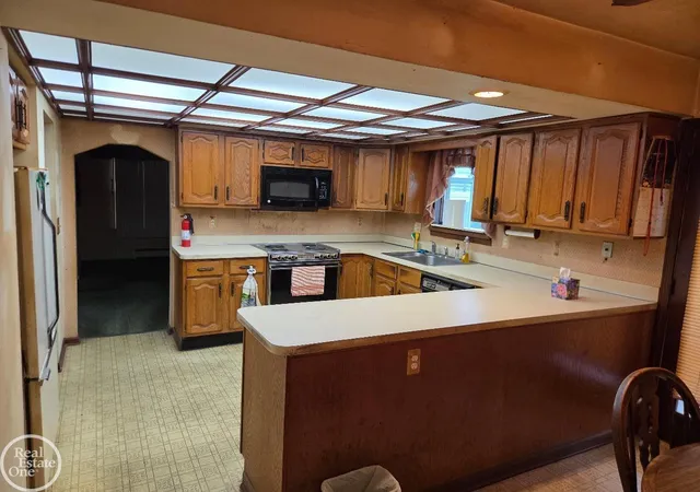4th image of 38777 Lakeshore Dr, Harrison Township, MI 48045 | MLS# 58050216360