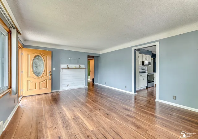 Photo 4 of Single family home for sale at 5929 Oakwood Dr, Monroe, MI 48161 | MLS# 57050216365 | Listing updated on 2026-09-15
