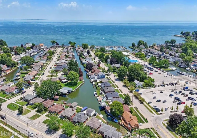 Photo 3 of Single family home for sale at 27720 Jefferson Ave, Saint Clair Shores, MI 48081 | MLS# 20261058500 | Listing updated on 2026-08-29