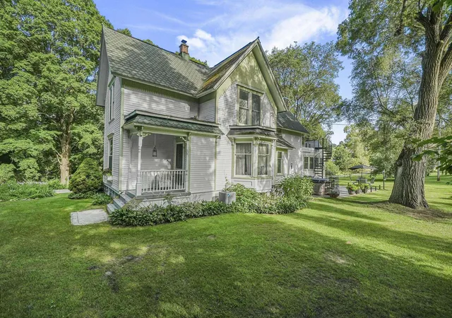Photo 3 of Single family home for sale at 1056 Smith Rd, Traverse City, MI 49696 | MLS# 78080071589 | Listing updated on 2026-08-27