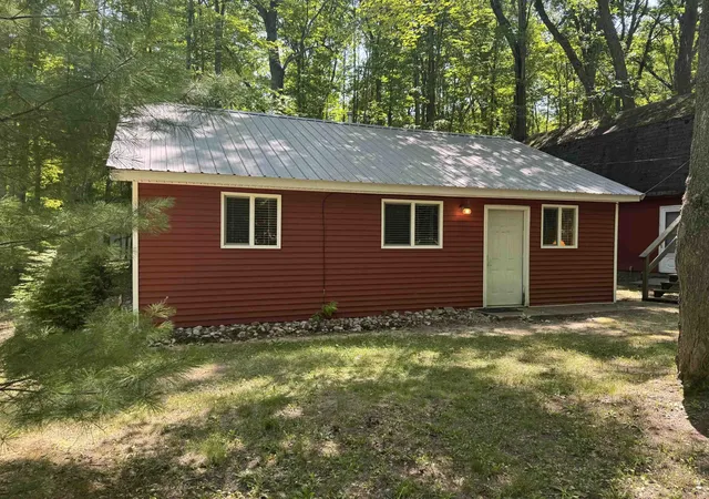 5th image of 6700 Ne Park Dr, Kalkaska, MI 49646 | MLS# 77080071590