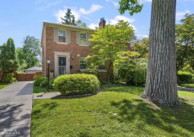 Photo 1 of Single family home for sale at 433 Maison Rd, Grosse Pointe Farms, MI 48236 | MLS# 58050216380 | Listing updated on 2026-09-14