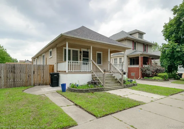 Photo 2 of Single family home for sale at 567 Superior Blvd, Wyandotte, MI 48192 | MLS# 20261058512 | Listing updated on 2026-07-31